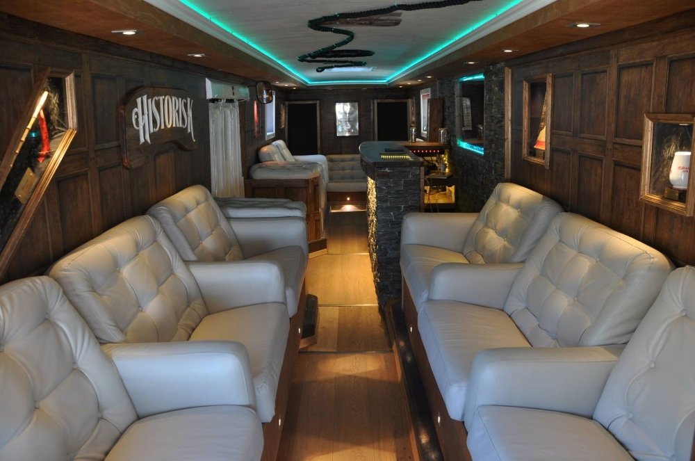 INTERIOR.jpg